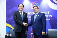 Vietnamese PM meets with government heads, leaders of int’l organizations on ASEAN Summit sidelines